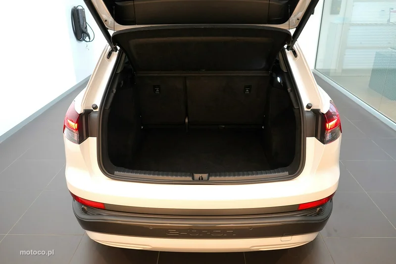 Audi Q4 9