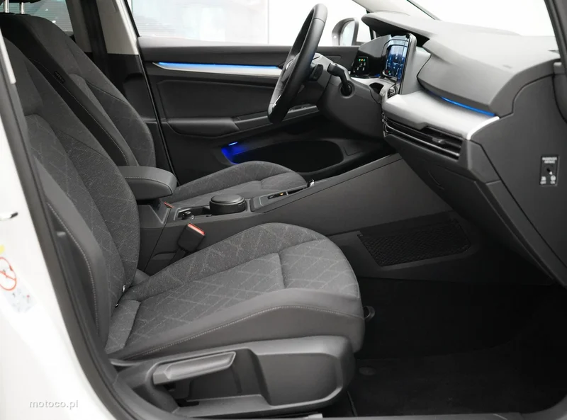 Volkswagen Golf VIII 23