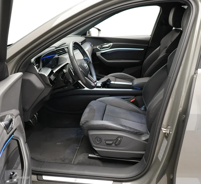 Audi Q8 e-tron 12