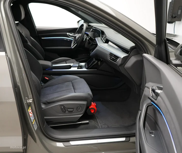 Audi Q8 e-tron 14