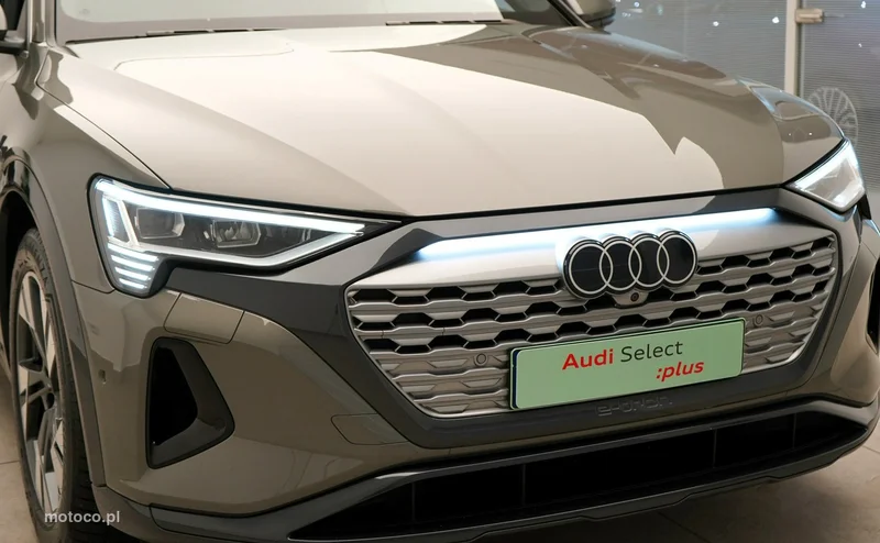 Audi Q8 e-tron 4
