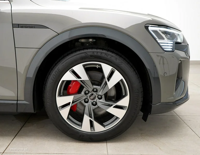 Audi Q8 e-tron 5