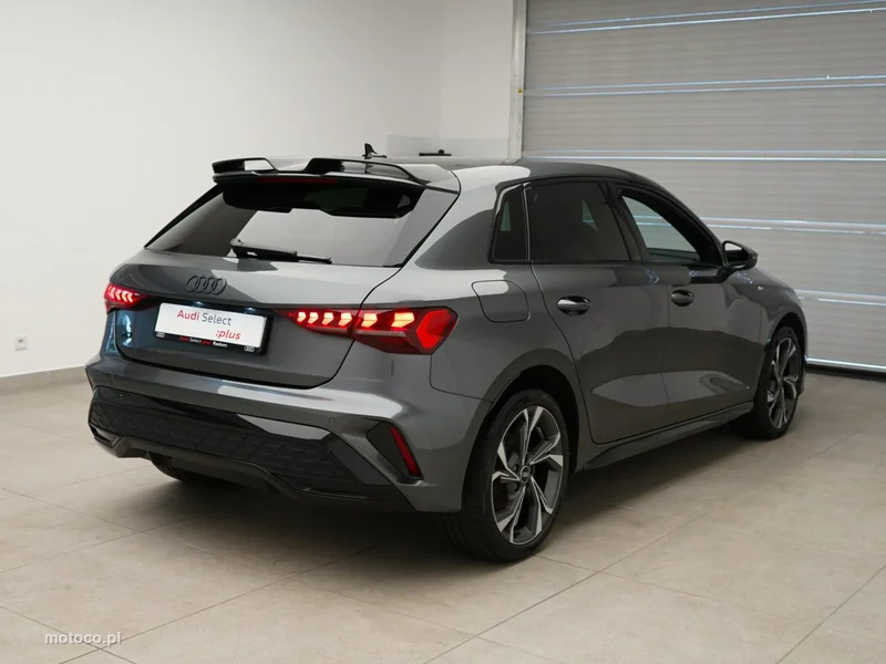 Audi A3 8Y 4