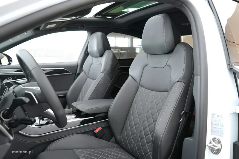 Audi A8 D5 13