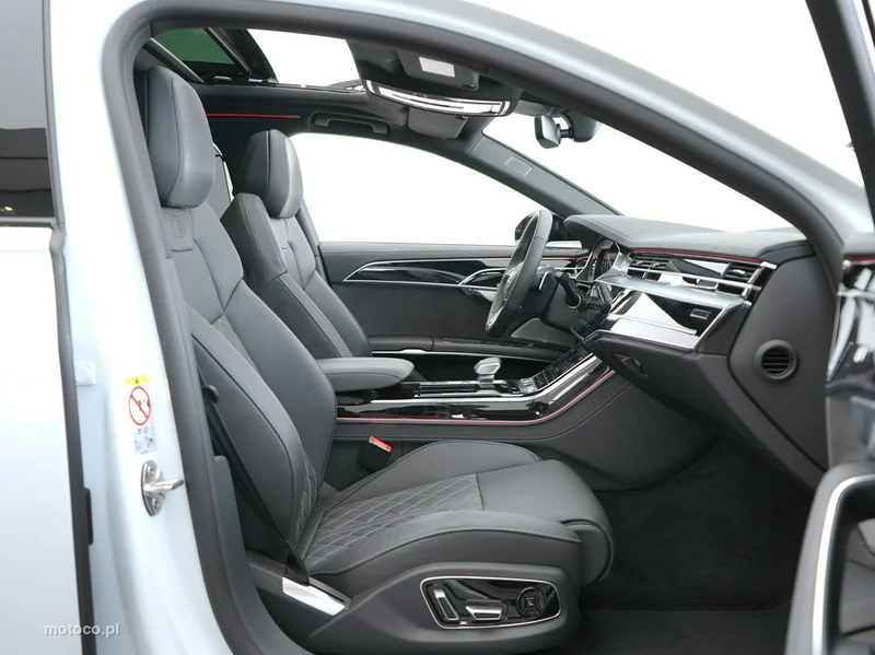 Audi A8 D5 28