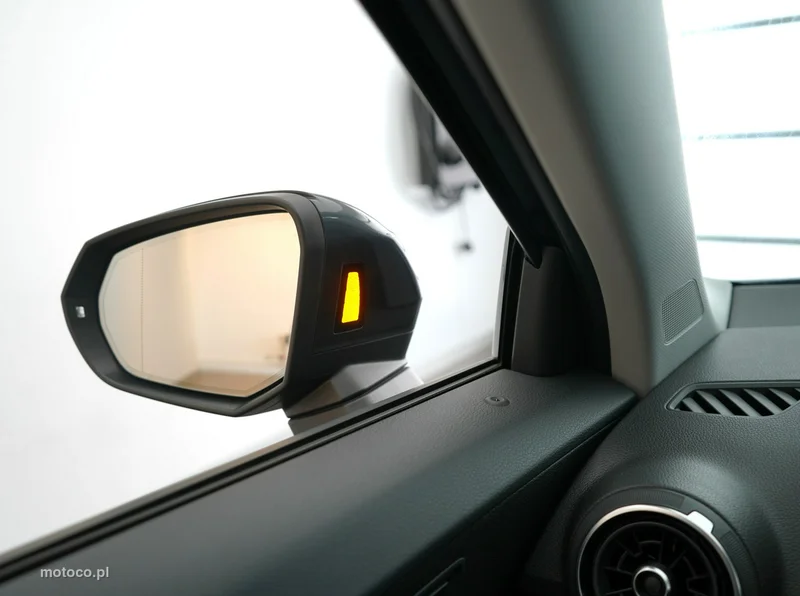 Audi Q2 24
