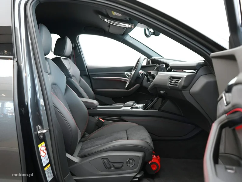 Audi Q8 e-tron 25