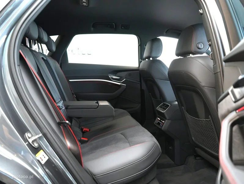 Audi Q8 e-tron 28