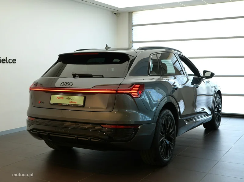 Audi Q8 e-tron 4