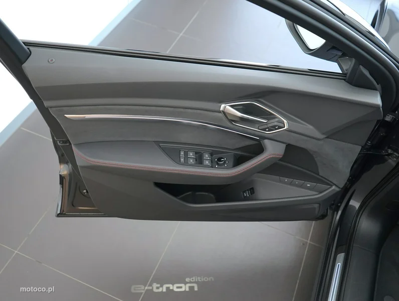 Audi Q8 e-tron 10