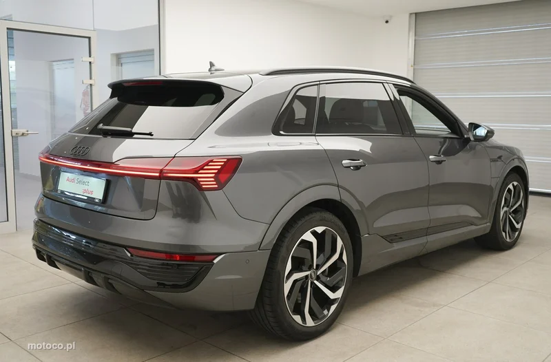 Audi Q8 e-tron 4