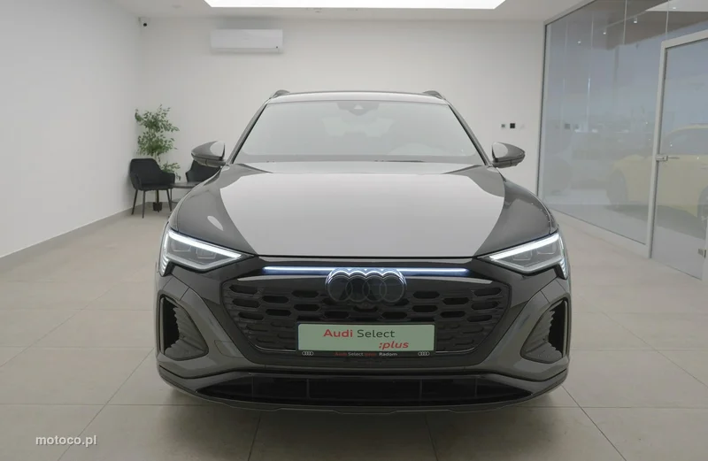 Audi Q8 e-tron 6