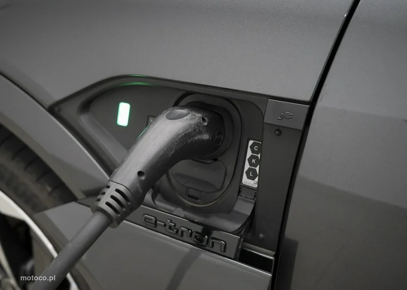 Audi Q8 e-tron 10