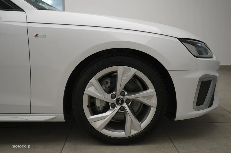 Audi A4 B9 8
