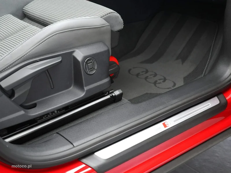 Audi Q3 F3 30