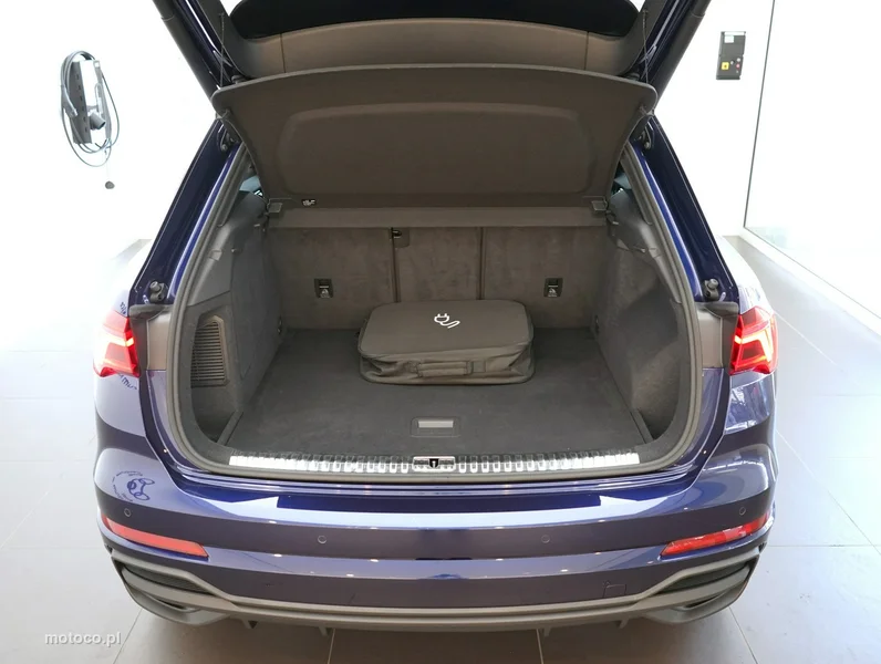 Audi Q3 F3 8