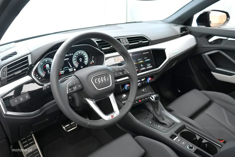 Audi Q3 F3 16