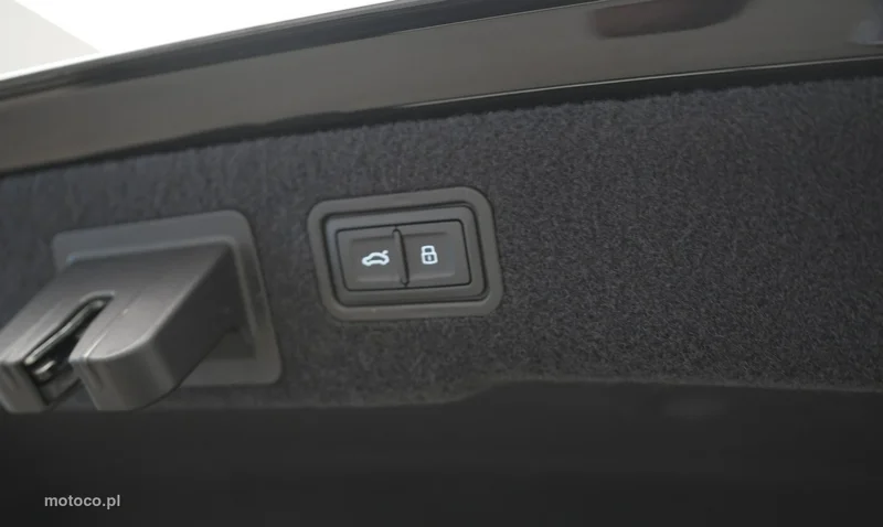 Audi A8 D5 12