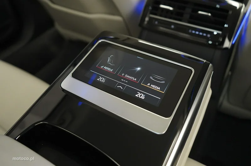 Audi A8 D5 25