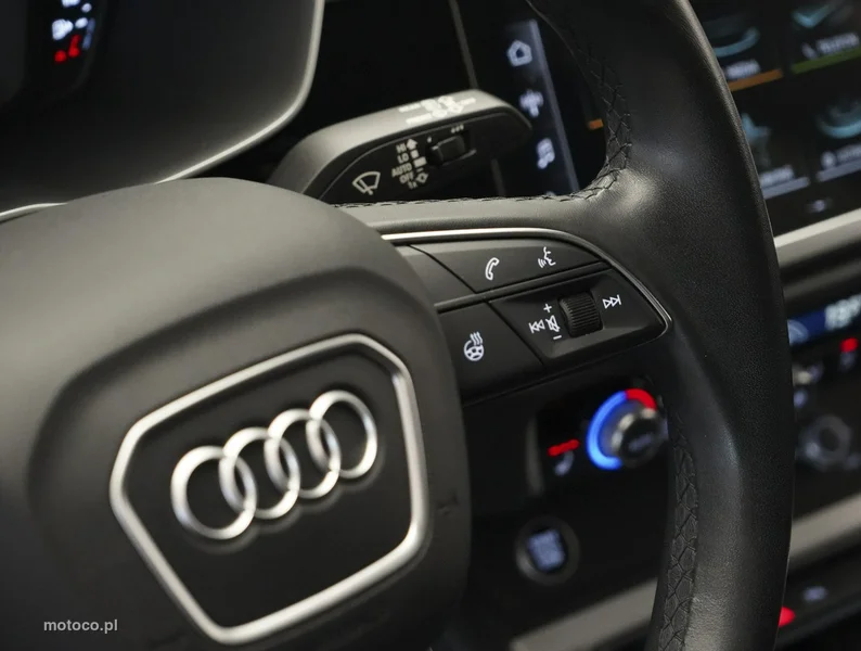 Audi Q3 F3 16