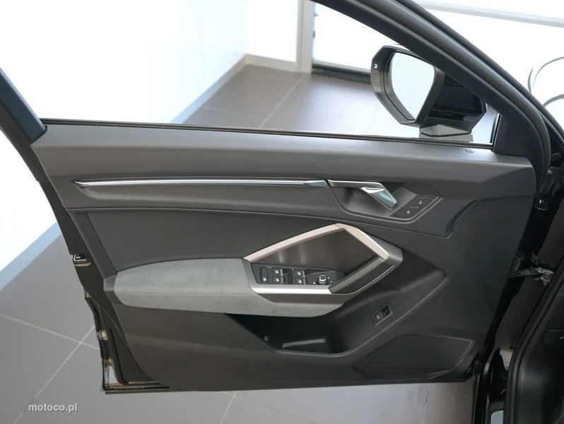 Audi Q3 F3 11