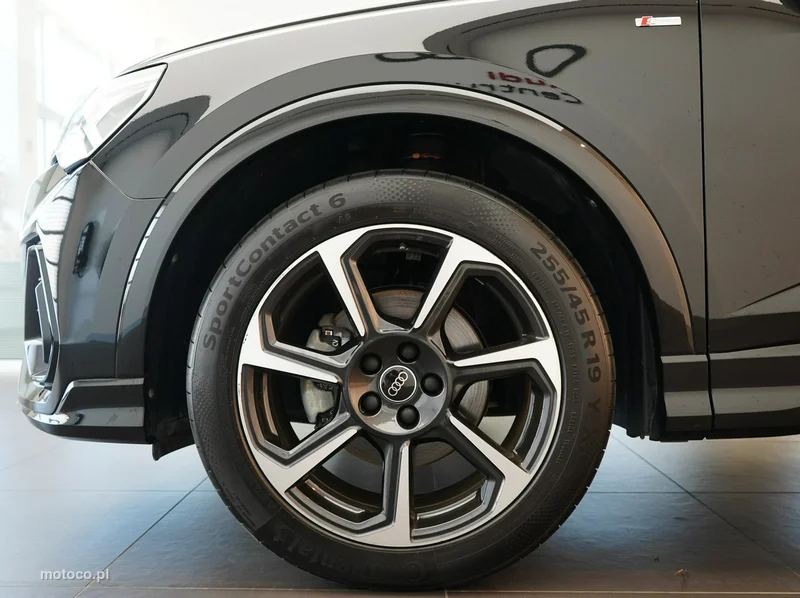 Audi Q3 F3 7
