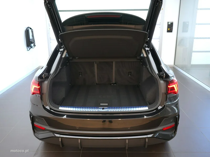 Audi Q3 F3 8