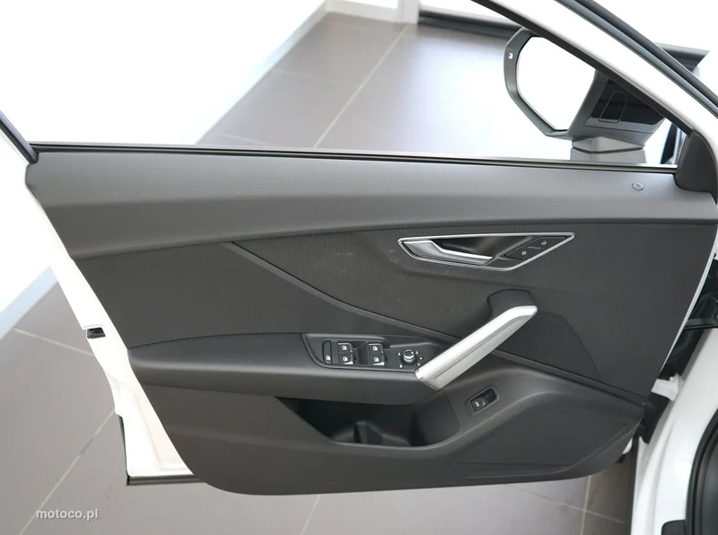 Audi Q2 12
