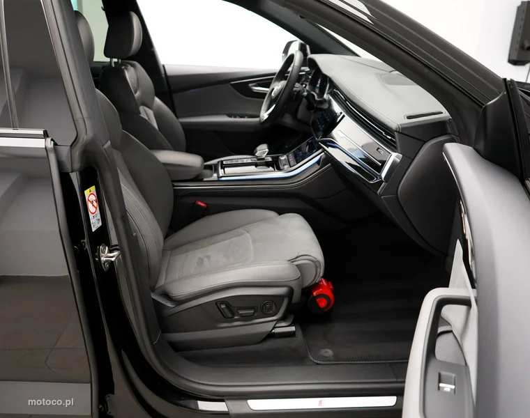 Audi Q8 4M 12