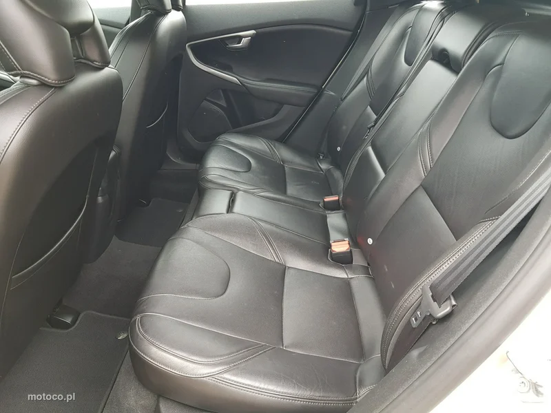 Volvo V40 11