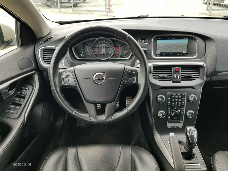 Volvo V40 13