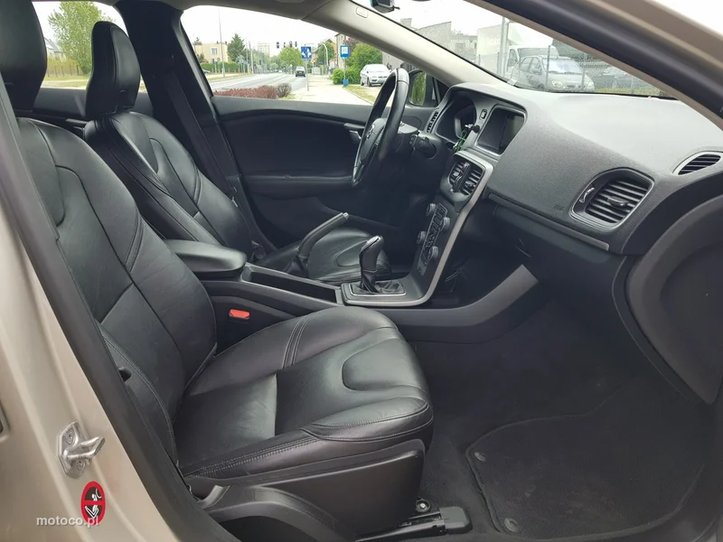 Volvo V40 17