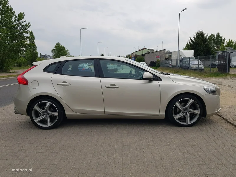 Volvo V40 4