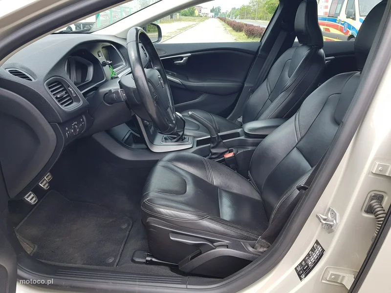 Volvo V40 9