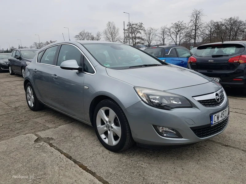 Opel Astra J 3