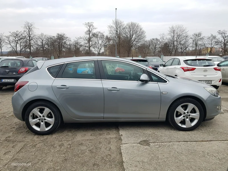 Opel Astra J 4