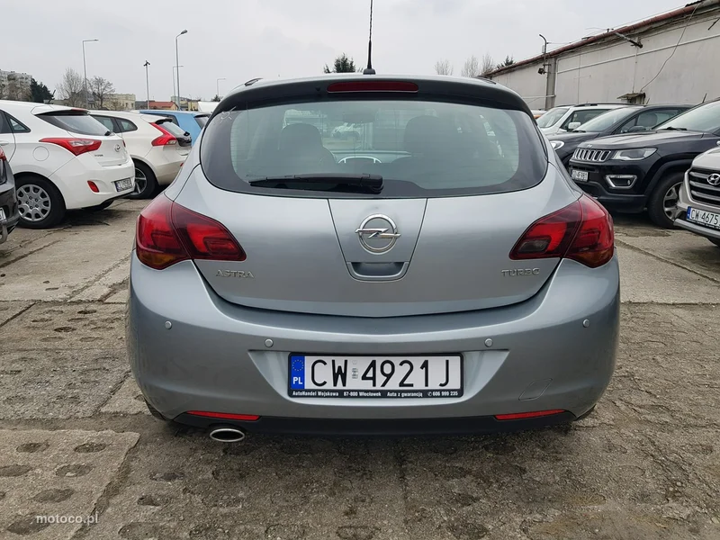 Opel Astra J 6