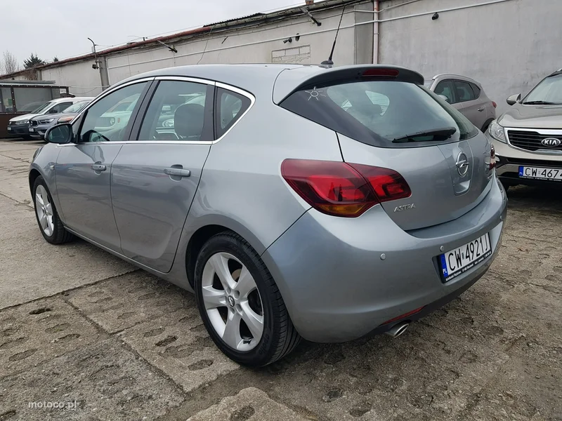 Opel Astra J 7