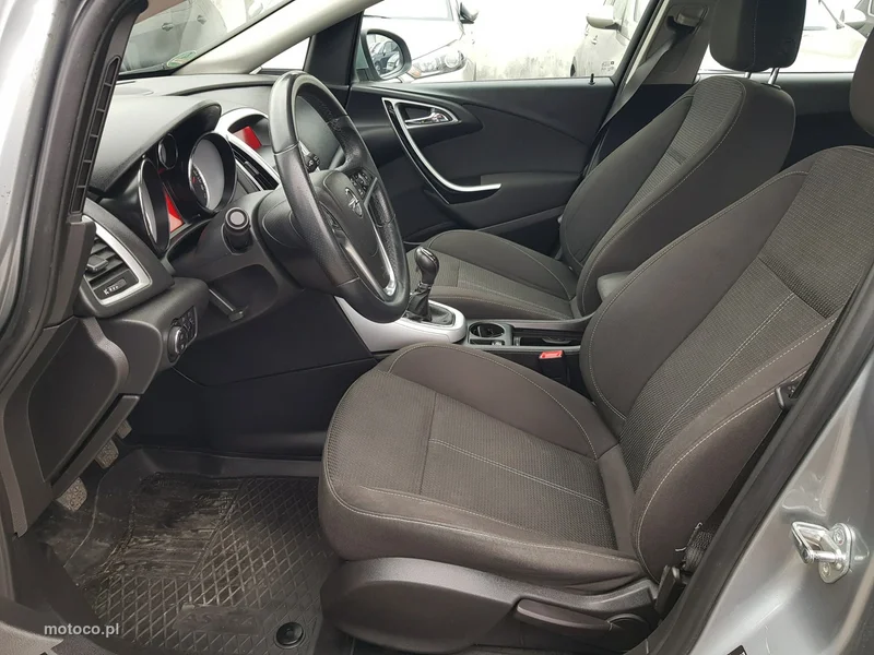 Opel Astra J 9
