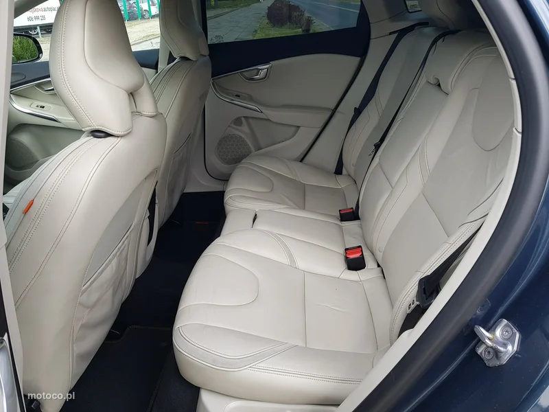 Volvo V40 11