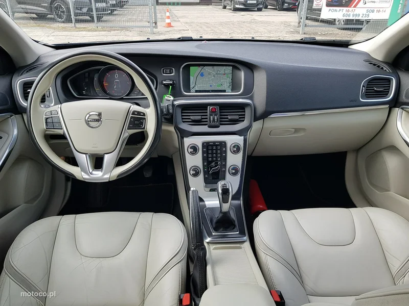Volvo V40 12