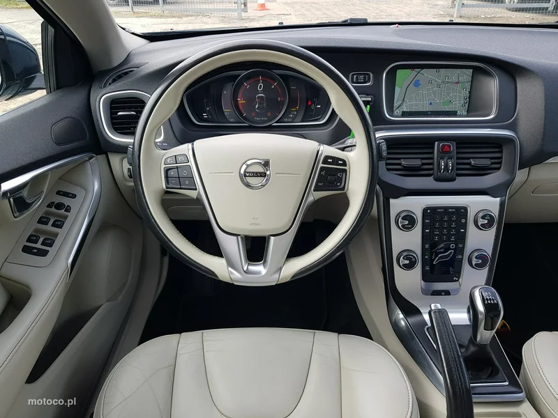 Volvo V40 13