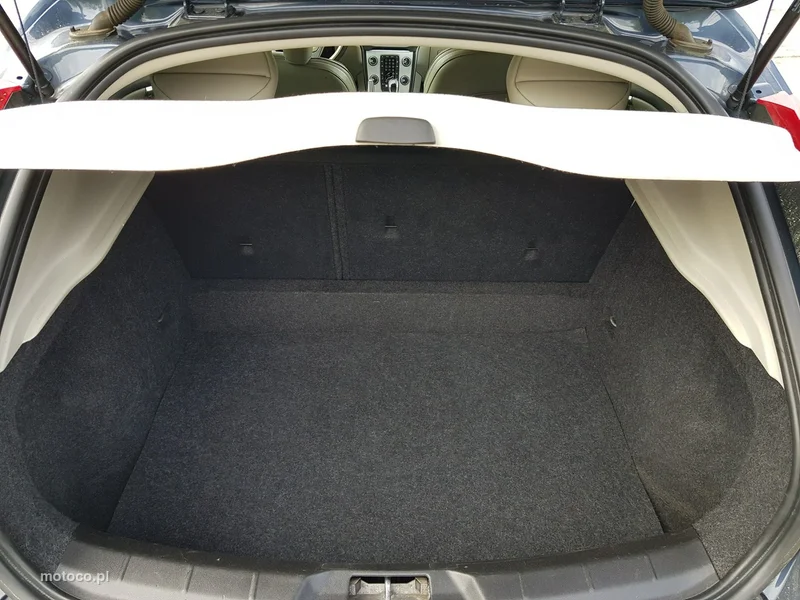 Volvo V40 14
