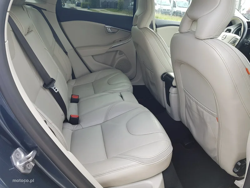 Volvo V40 15