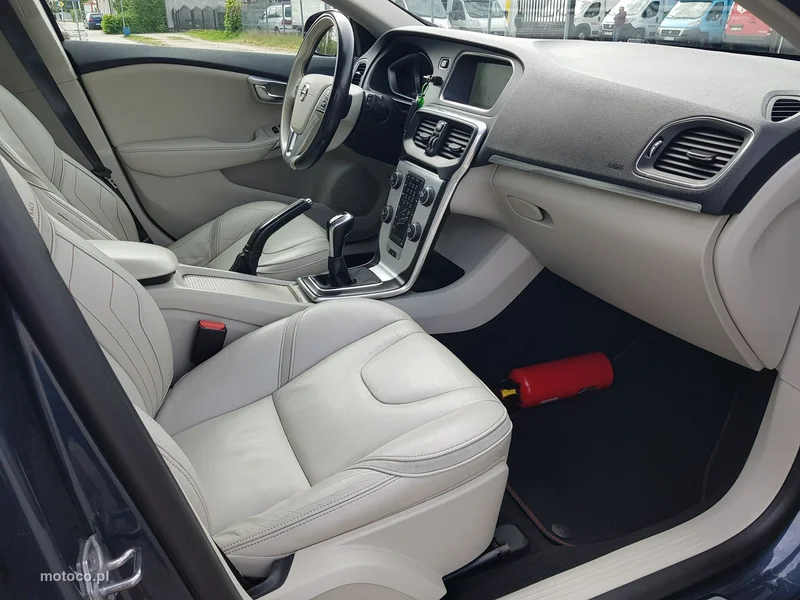 Volvo V40 16