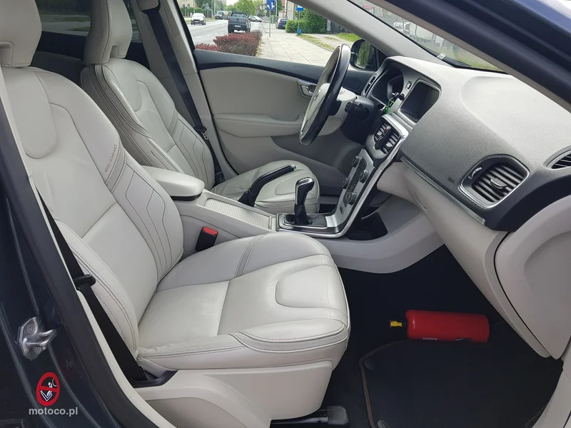 Volvo V40 17