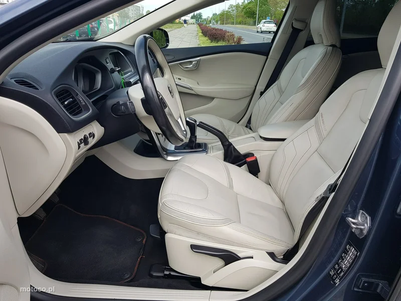 Volvo V40 10