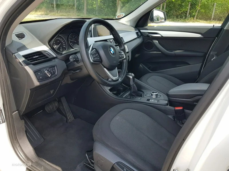 BMW X1 F48 12