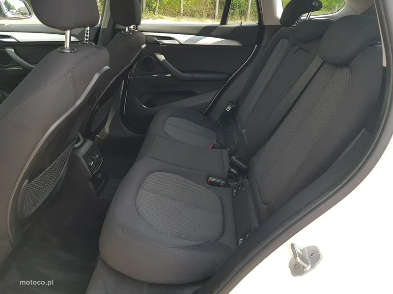 BMW X1 F48 13