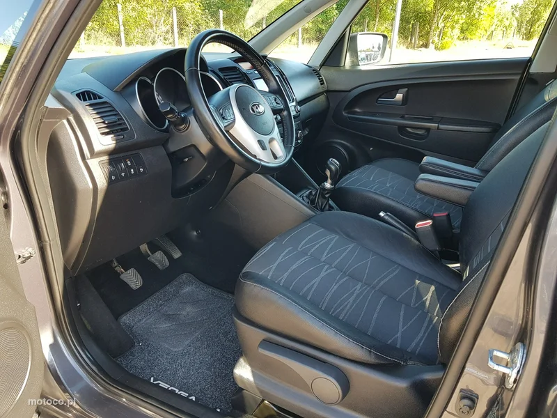 Kia Venga 10